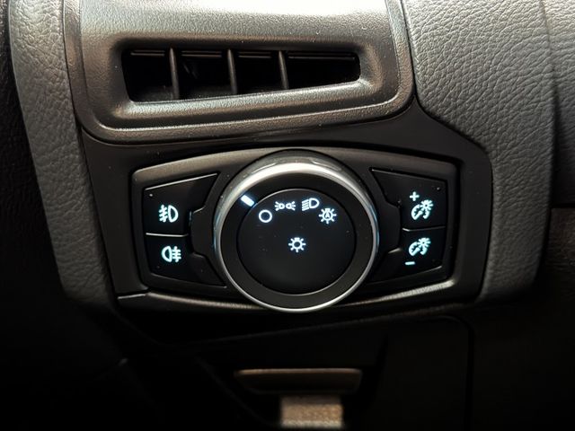 正18年 Focus 5D EcoBoost 180頂級運動型 1.5L - 免鑰匙/天窗/定速/盲點/Carplay  第9張相片