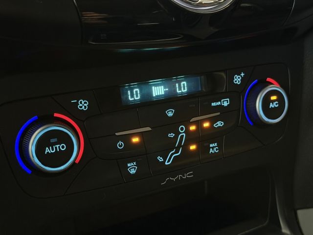 正18年 Focus 5D EcoBoost 180頂級運動型 1.5L - 免鑰匙/天窗/定速/盲點/Carplay  第13張相片