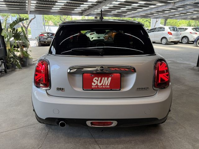 正18年 Mini Cooper Hatch 5D 1.5L - 油耗17.9kmL/免鑰匙摸門/定速巡航/LED頭尾燈  第4張相片