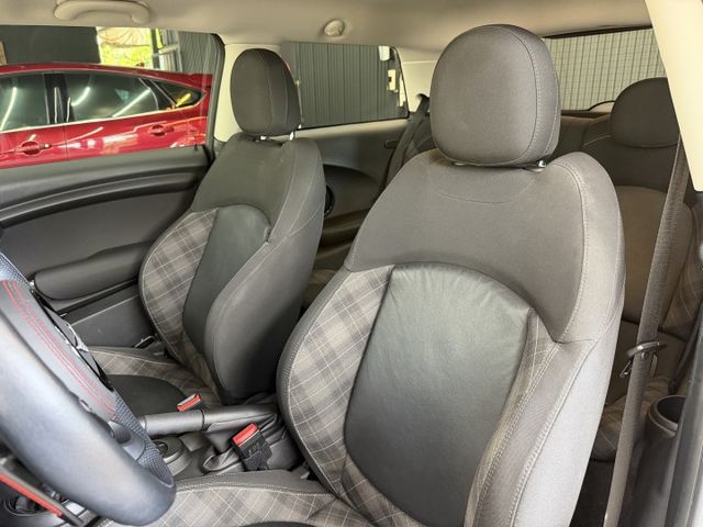 正18年 Mini Cooper Hatch 5D 1.5L - 油耗17.9kmL/免鑰匙摸門/定速巡航/LED頭尾燈  第6張相片