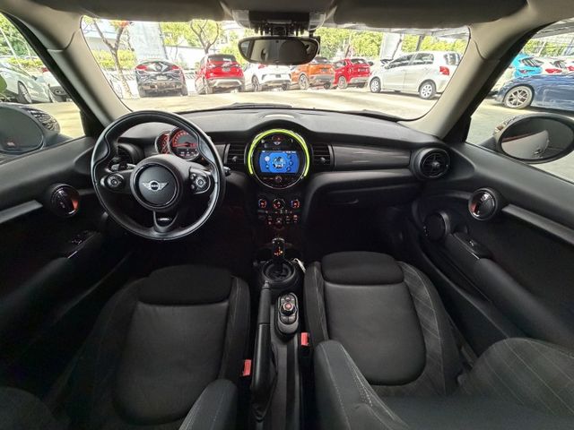 正18年 Mini Cooper Hatch 5D 1.5L - 油耗17.9kmL/免鑰匙摸門/定速巡航/LED頭尾燈  第8張相片