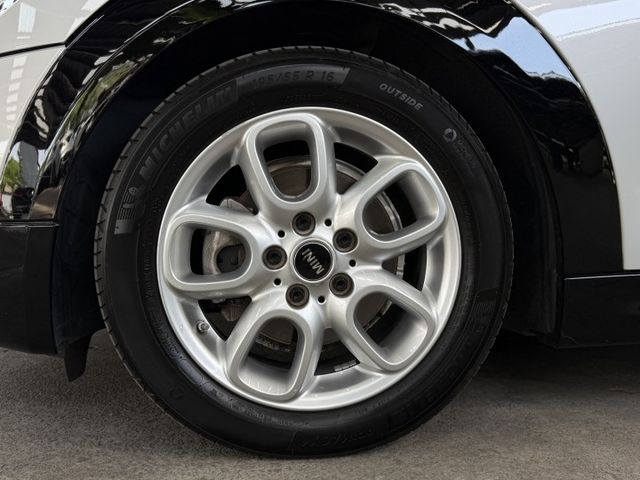 正18年 Mini Cooper Hatch 5D 1.5L - 油耗17.9kmL/免鑰匙摸門/定速巡航/LED頭尾燈  第17張相片