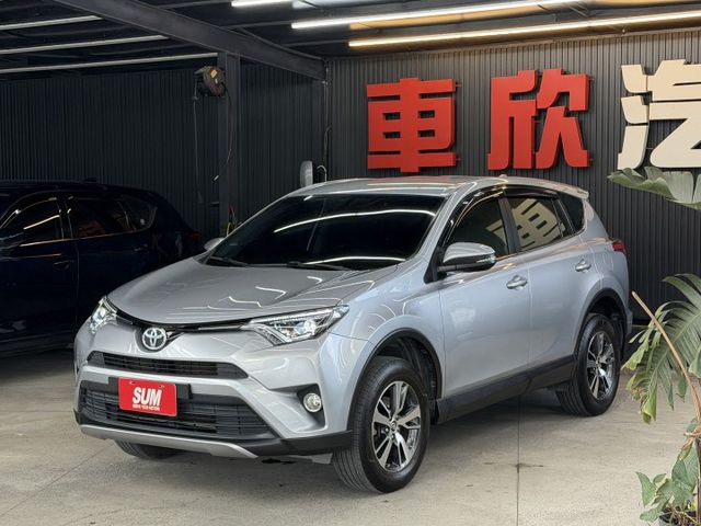 正17年 RAV4 豪華型 2.0L - 免鑰匙啟動/摸門解鎖/駕駛座電動調整/定速巡航/雙區恆溫空調/方向盤快控鍵  第1張相片