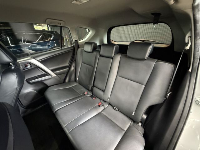 正17年 RAV4 豪華型 2.0L - 免鑰匙啟動/摸門解鎖/駕駛座電動調整/定速巡航/雙區恆溫空調/方向盤快控鍵  第7張相片