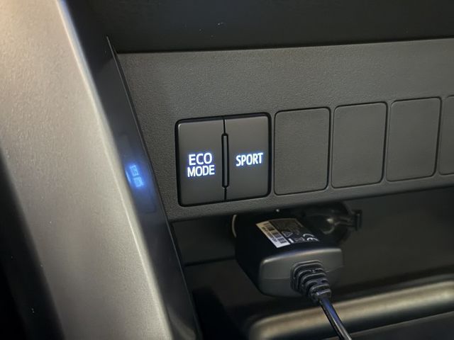 正17年 RAV4 豪華型 2.0L - 免鑰匙啟動/摸門解鎖/駕駛座電動調整/定速巡航/雙區恆溫空調/方向盤快控鍵  第12張相片