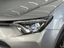 正17年 RAV4 豪華型 2.0L - 免鑰匙啟動/摸門解鎖/駕駛座電動調整/定速巡航/雙區恆溫空調/方向盤快控鍵  第15張縮圖