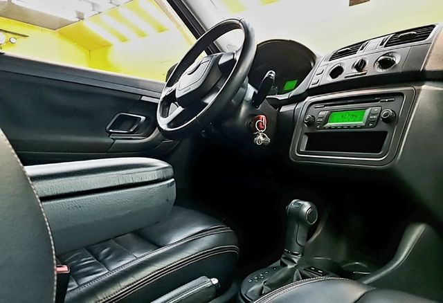 1.2 Tsi 皮椅 鋁圈 超優車況  第13張相片