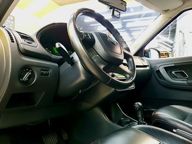 1.2 Tsi 皮椅 鋁圈 超優車況  第15張相片