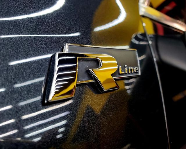 R-LINE 樣式 新車326萬 滿配  第10張相片