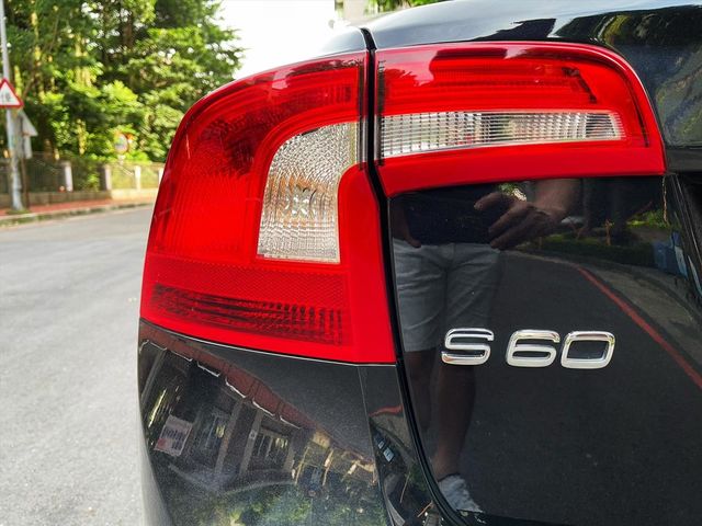 2011年 S60 T4  旗艦版  第7張相片