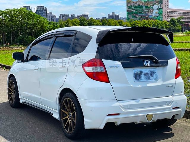 2013年 FIT VTI-S版只跑8萬  第2張相片