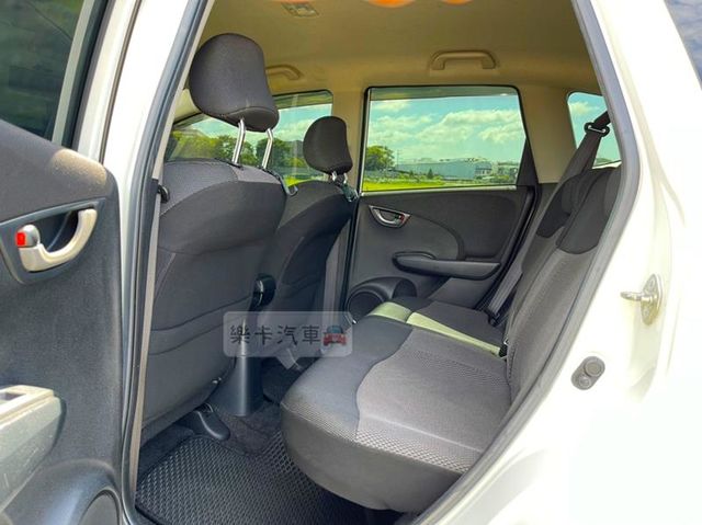 2013年 FIT VTI-S版只跑8萬  第7張相片