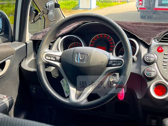 2013年 FIT VTI-S版只跑8萬  第8張相片