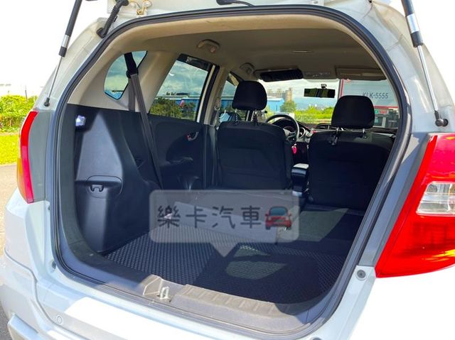 2013年 FIT VTI-S版只跑8萬  第10張相片