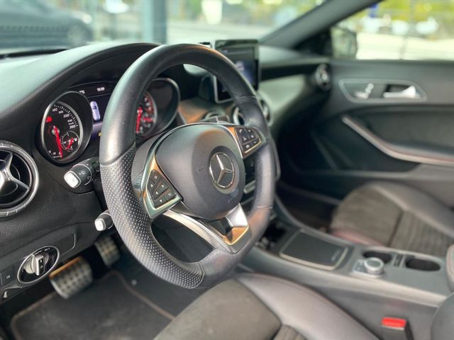 2018 Benz CLA250 SB  第11張相片
