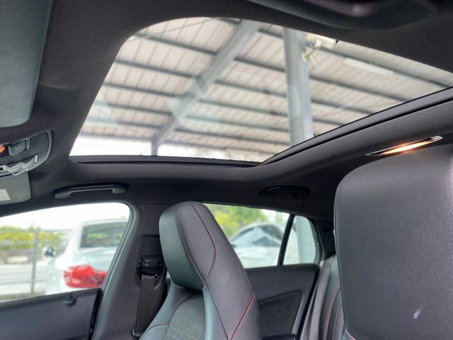 2018 Benz CLA250 SB  第23張相片