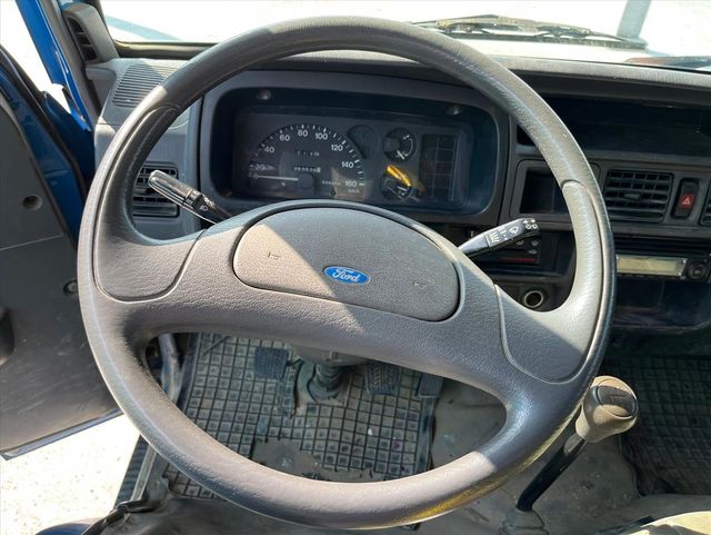 2009 Ford Econovan  第9張相片