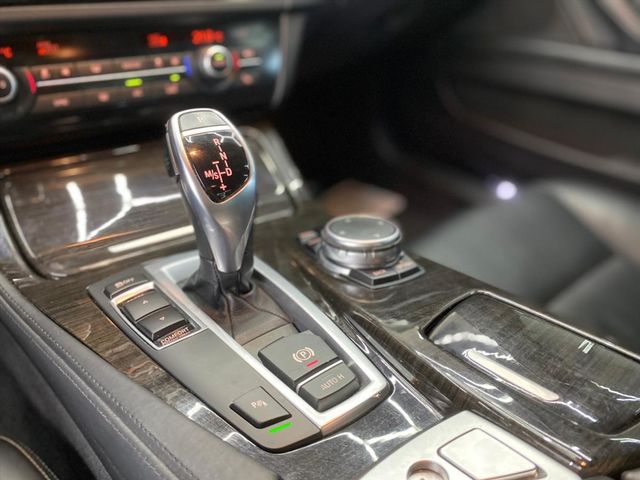 2015 BMW 528i  第16張相片