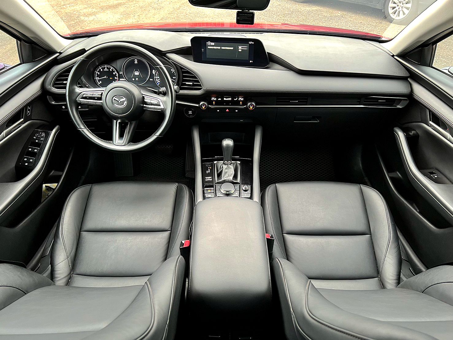2021年 四代 MAZDA3 旗艦版 原鈑件 認證車  第12張相片