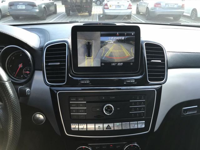 2016 GLE350d 總代理斜背  第7張相片
