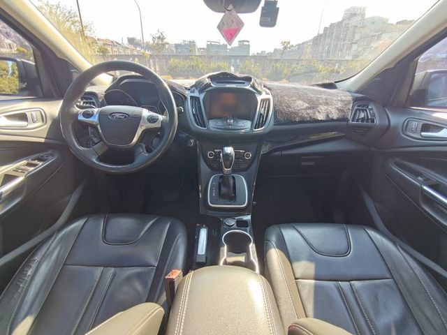 2015年福特KUGA 全景天窗/電動尾門  第8張相片