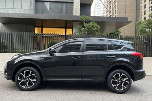 TOYOTA豐田 RAV4  第2張相片