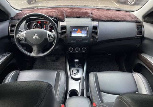 MITSUBISHI三菱 OUTLANDER  第3張相片