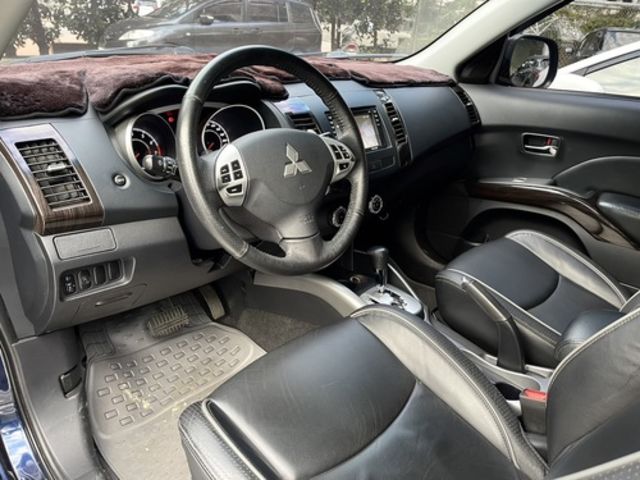 MITSUBISHI三菱 OUTLANDER  第4張相片