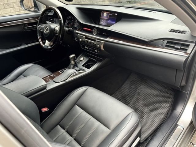LEXUS凌志 ES200  第9張相片