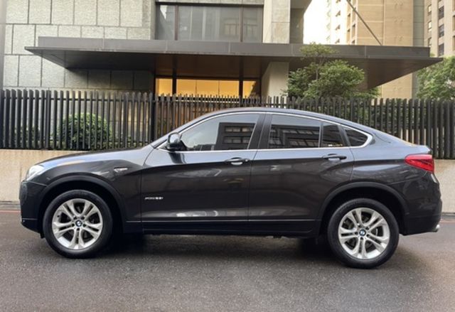 BMW寶馬 X4 XDRIVE28I  第2張相片