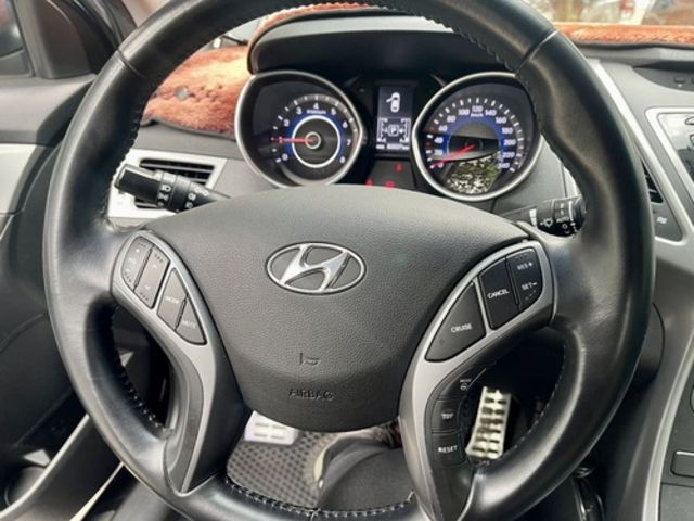 HYUNDAI現代 ELANTRA  第5張相片