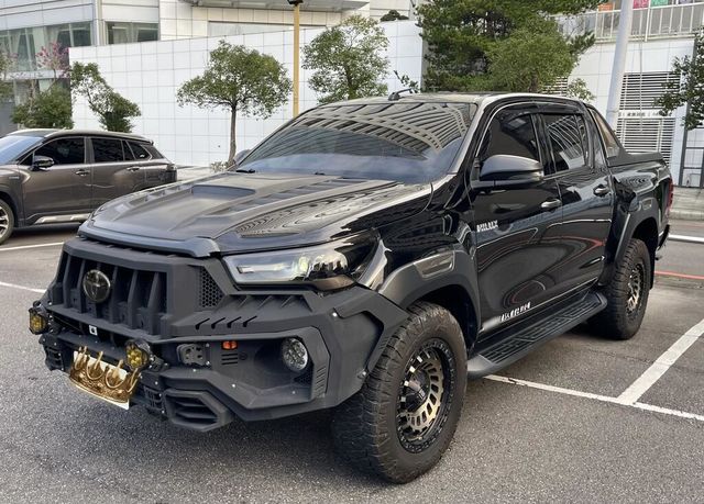 TOYOTA豐田 HILUX  第2張相片