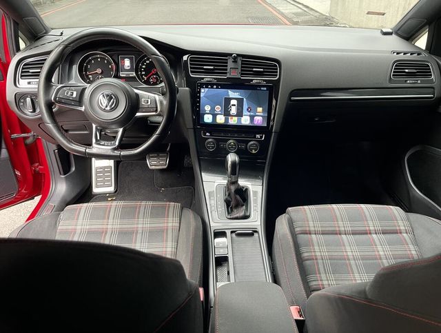 VOLKSWAGEN福斯 GOLF GTI  第4張相片