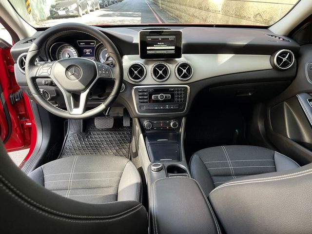 M-BENZ賓士 GLA200  第4張相片