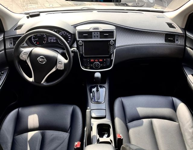 NISSAN日產 TIIDA  第5張相片