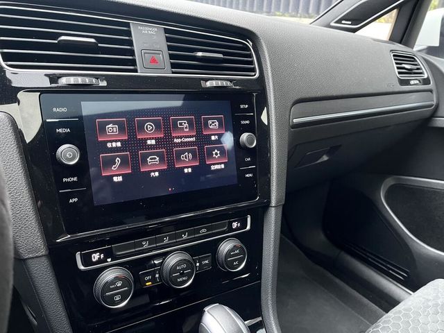 VOLKSWAGEN福斯 GOLF GTI  第6張相片