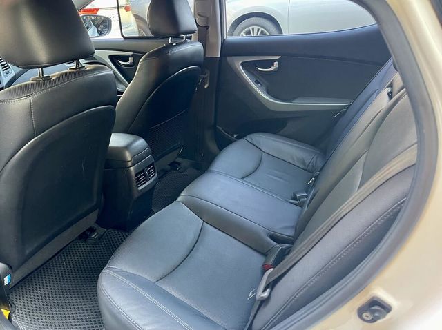 HYUNDAI現代 ELANTRA  第6張相片