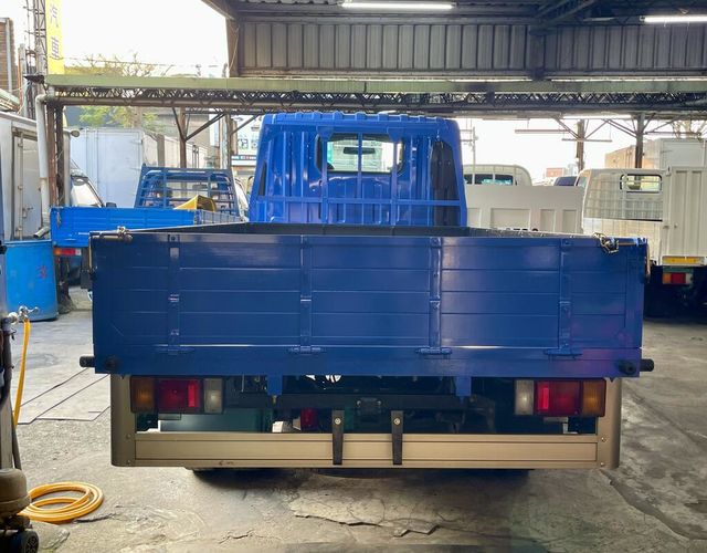 ISUZU五十鈴 ELF  第4張相片
