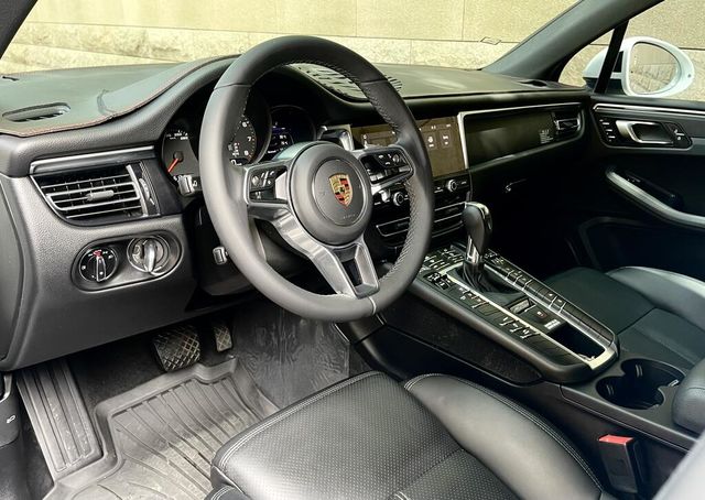 PORSCHE保時捷 MACAN  第8張相片
