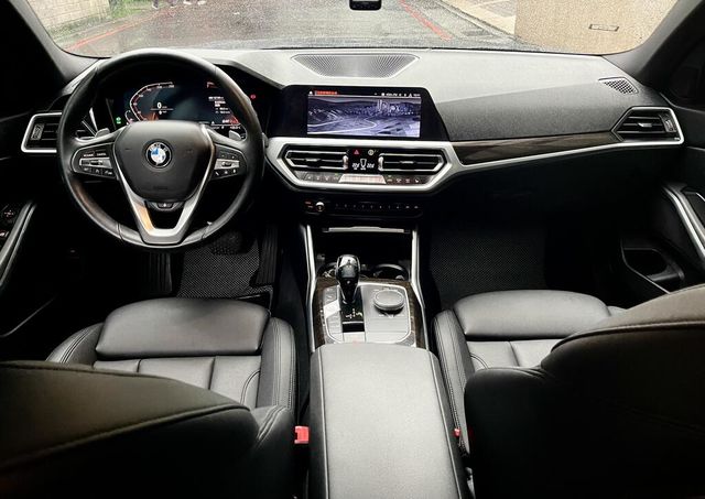BMW寶馬 330I  第5張相片