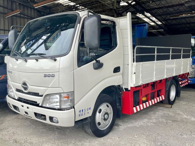 HINO日野 300  第1張相片