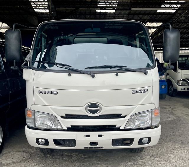 HINO日野 300  第2張相片