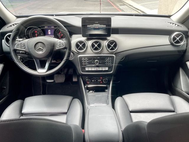 M-BENZ賓士 GLA200D  第5張相片