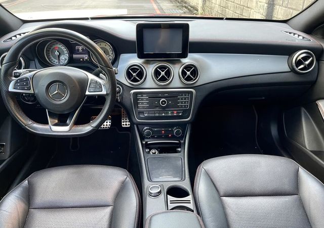 M-BENZ賓士 CLA250  第3張相片