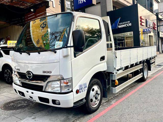 HINO日野 300  第1張相片