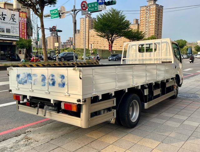 HINO日野 300  第4張相片