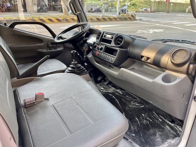 HINO日野 300  第8張相片