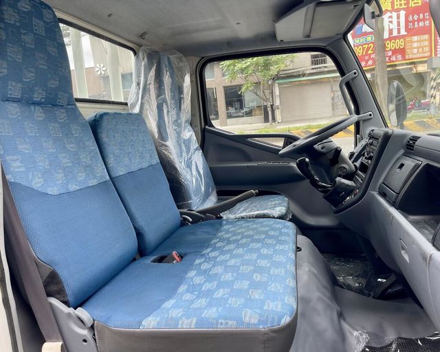 MITSUBISHI三菱 CANTER  第8張相片