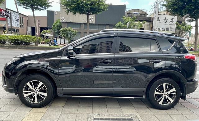 TOYOTA豐田 RAV4  第3張相片