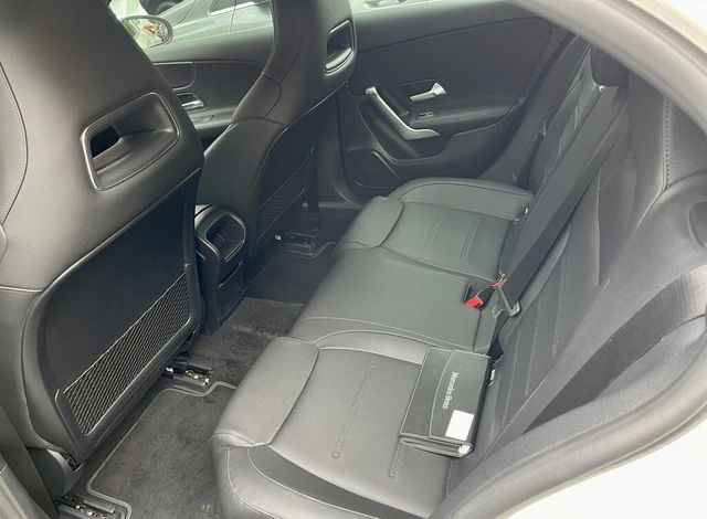 M-BENZ賓士 A200  第9張相片